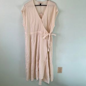 Off white Universal Thread XXL midi length wrap dress